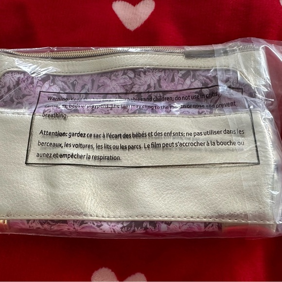 NIP Lilly Pulitzer pouch. - Picture 2 of 6